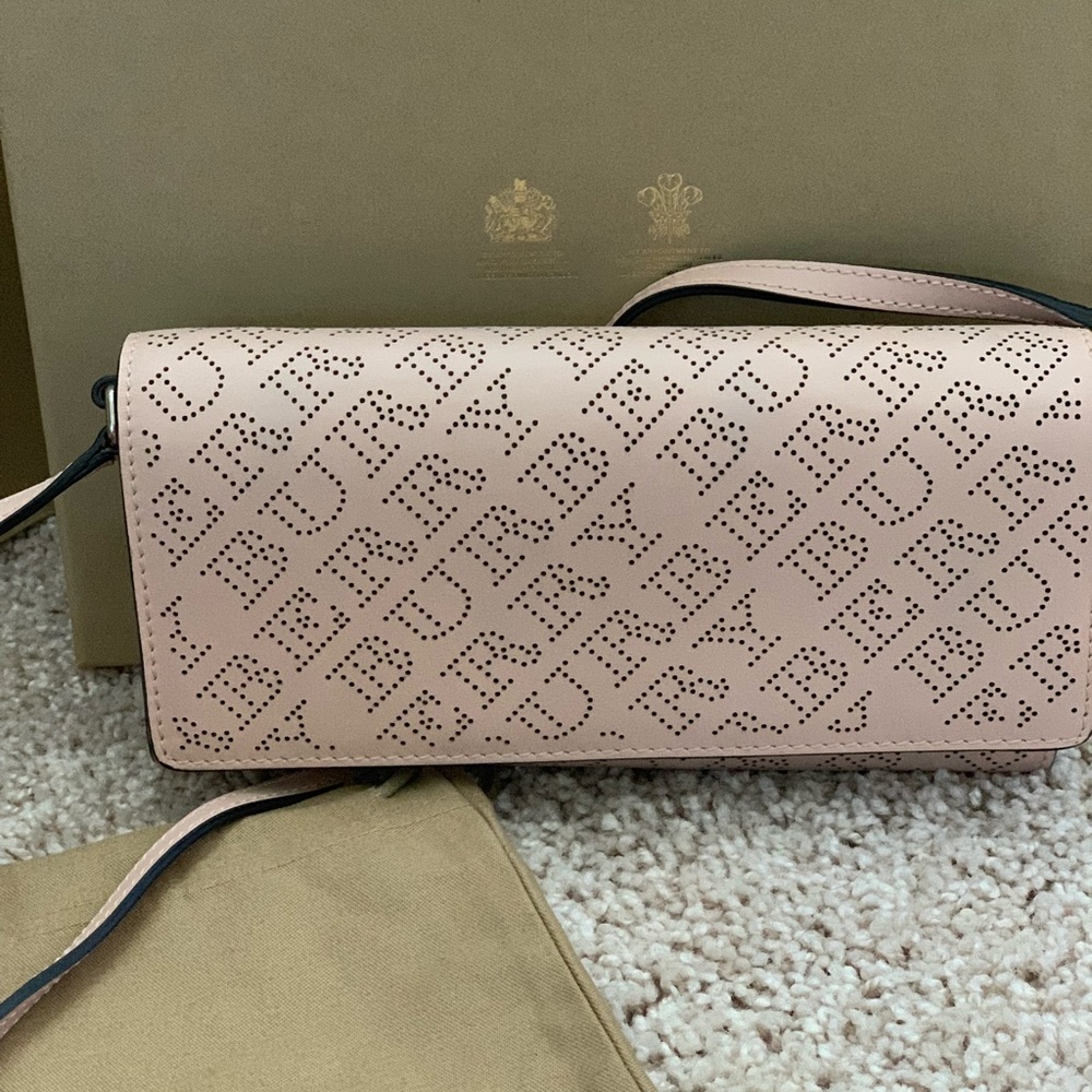 Authentic Burberry bag - Picture 7 of 8